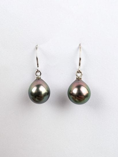 Paire de pendants d'oreille ornés de perles...