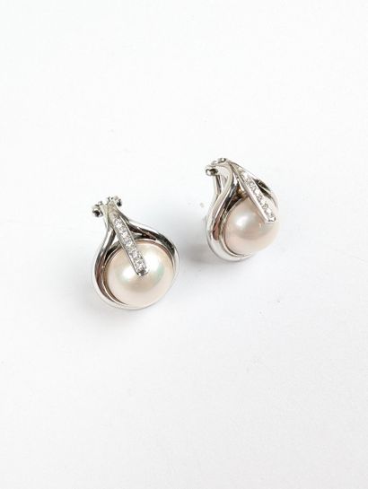 Paire de boucles d'oreille en or blanc 750...