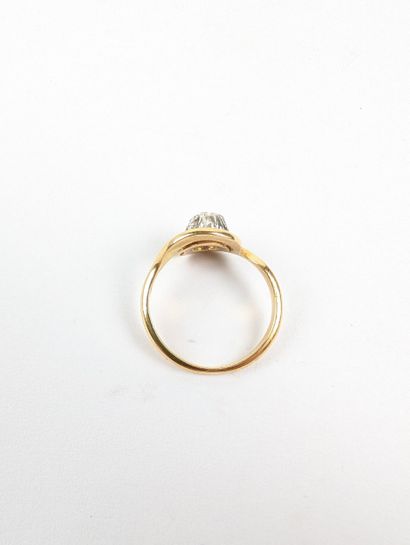 Bague tourbillon en or jaune 750 ‰ et platine...
