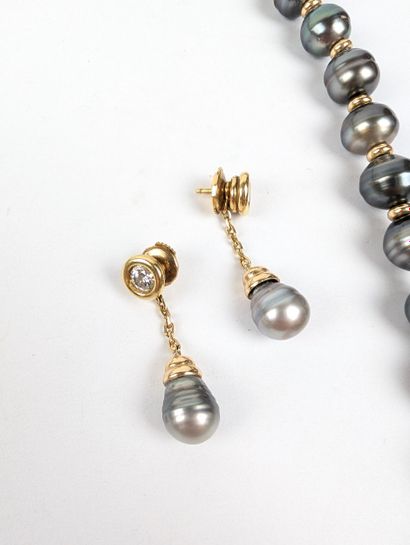 Parure comprenant un collier en chute et...