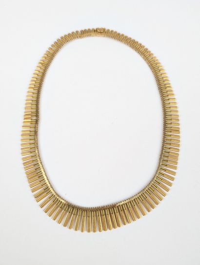 Collier en or jaune 750 ‰ semi-rigide composé...