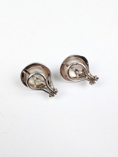 Paire de boucles d'oreille en or blanc 750...