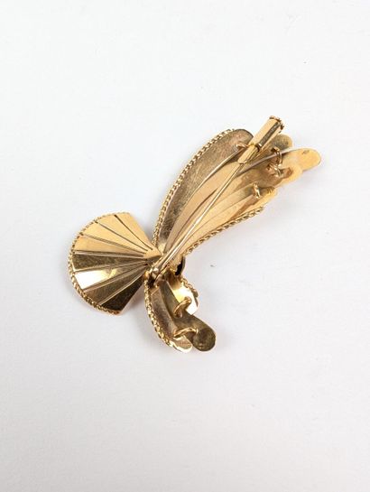 Broche en or jaune 750 ‰ figurant un noeud...