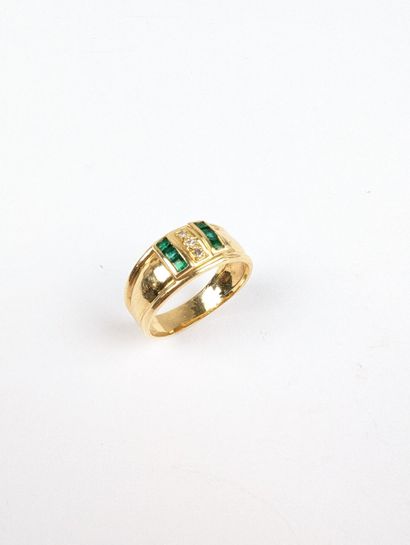 Bague jonc en or jaune 750 ‰ sertie de deux...
