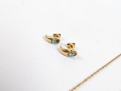 Parure en or jaune 750 ‰ comprenant une paire...