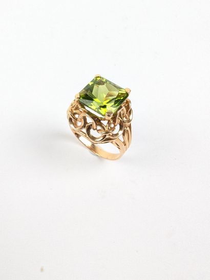 Bague en or rose 750 ‰ sertie d'un important...