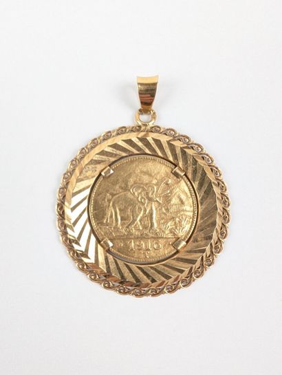 Médaille en or jaune 750 ‰ ornée d'une pièce...