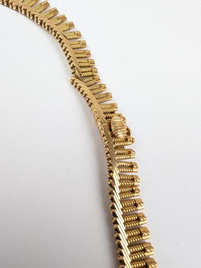 Collier en or jaune 750 ‰ semi-rigide composé...