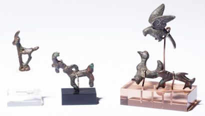 Cinq figurines en bronze et plomb Capridés,...