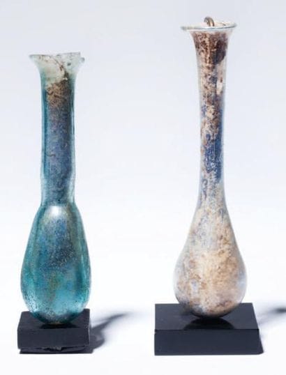 Deux lacrymatoires Balsamaires en verre irisé....