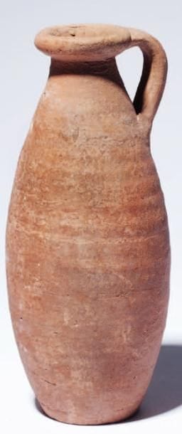 Amphorisque Ovoïde en terre cuite rouge....