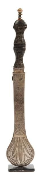 Couteau dans son fourreau Maures. Fonction:...