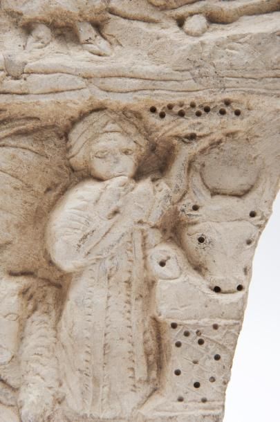 Bas-relief consacré à Saturne Stèle en calcaire...