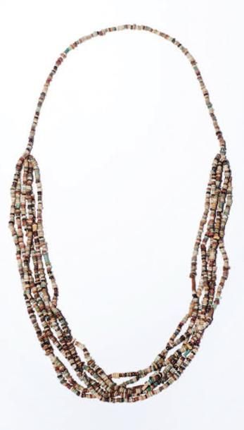 Collier Composé de six rangs de perles en...