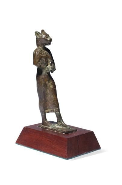 Bastet La déesse à tête de chat est représentée...