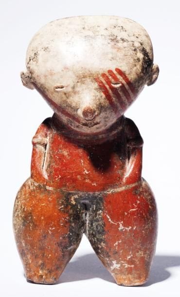 Statuette d'enfant aux mains dans les poches...