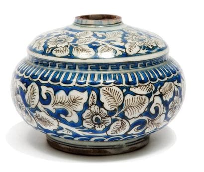 Iran Safavide XVIIème s. Vase en céramique...