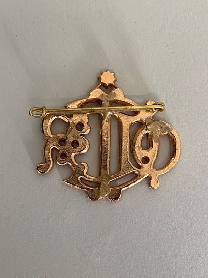 CHRISTIAN DIOR Brooch with brand name in...