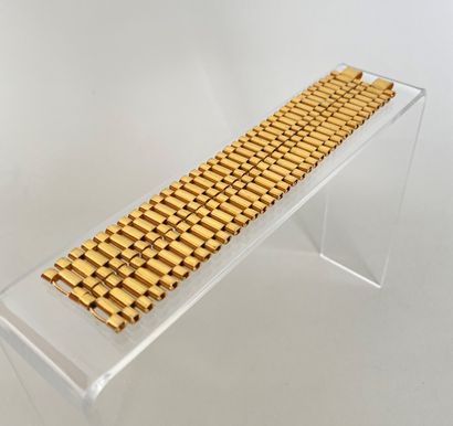 CHANEL Tank bracelet in gold plated metal...