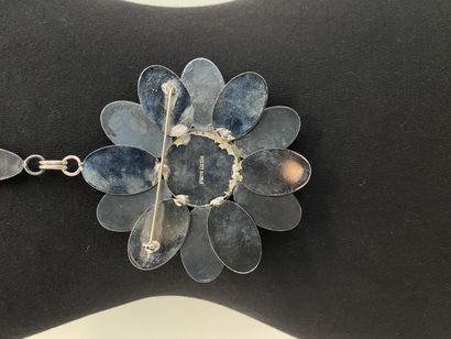 PIERRE CARDIN Haute Couture Long daisy necklace...