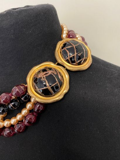 ISABEL CANOVAS Necklace with 3 rows of red...