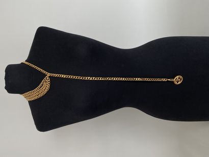 CHANEL Belt in gold-plated metal with a medal...