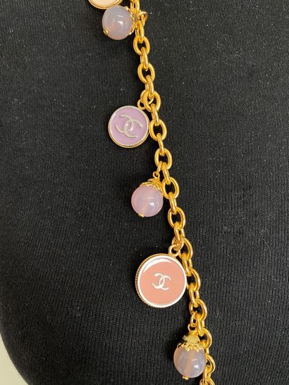 CHANEL Long necklace in gilded metal with...