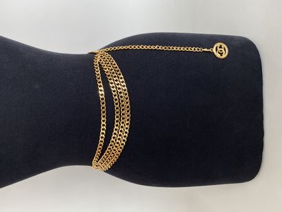 CHANEL Belt in gold-plated metal with a medal...