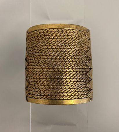 CHANEL Ethnic cuff in gilded metal - signed...