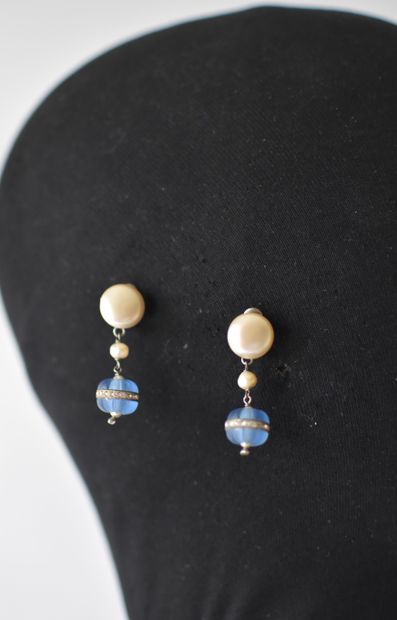 LINA BARETTI pour CHANEL Paire de clips d'oreilles...