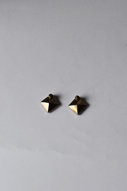 LINA BARETTI pour CHANEL Paire de boucles...