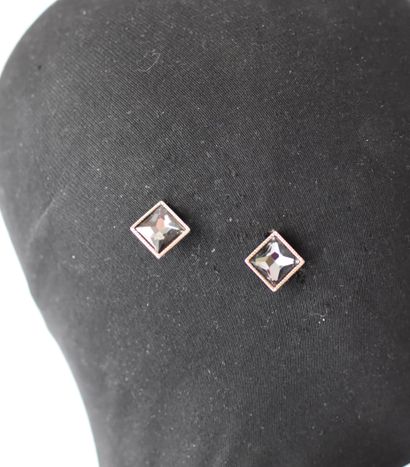 LINA BARETTI pour CHANEL Paire de boucles...