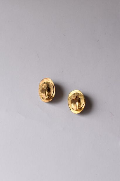 LINA BARETTI pour CHANEL Paire de clips d'oreilles...
