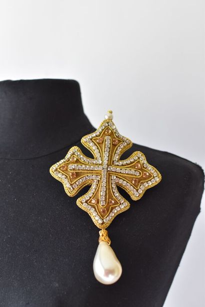 Dans le gpût de LINA BARETTI Broche croix...