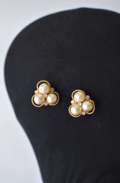 LINA BARETTI pour CHANEL Paire de clips d'oreilles...