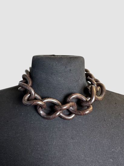 YVES SAINT LAURENT Collier gourmette en bakélite...