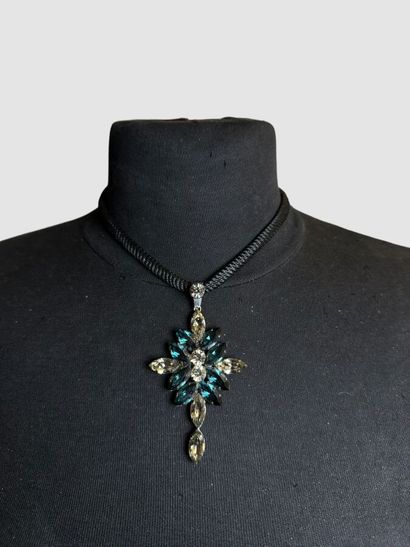 YVES SAINT LAURENT Collier cordonnet noir...