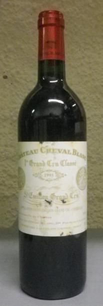 1 Bouteille CHEVAL BLANC 1995 Étiquette légèrement...