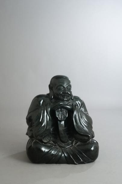 CHINE
Sculpture en pierre dure verte foncée...