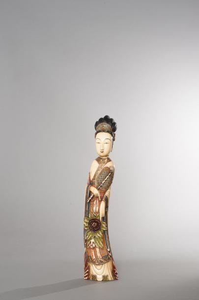 CHINE
Sujet en ivoire polychrome représentant...