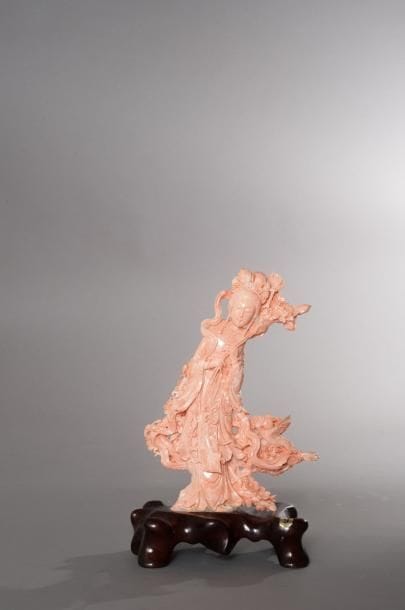 CHINE
Sujet en corail rose représentant une...