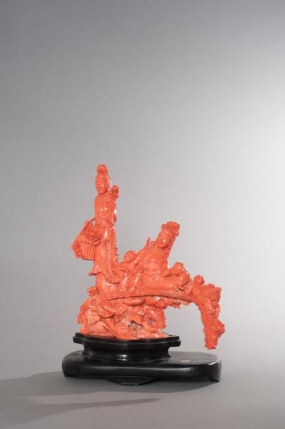 CHINE
Important groupe en corail rouge représentant...