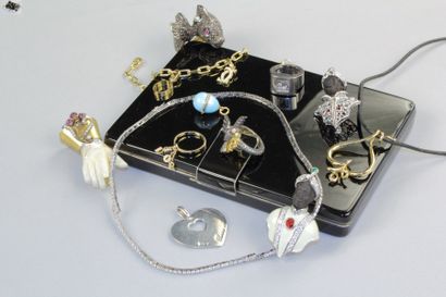 Broche maure en argent ajoure ebene et pierres...