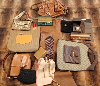 Broche maure en argent emaille ebene et pierres...
