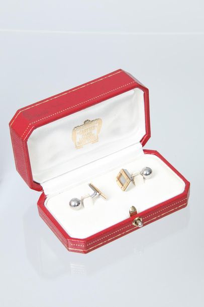 CARTIER n° M40027 

Paire de boutons de manchette...