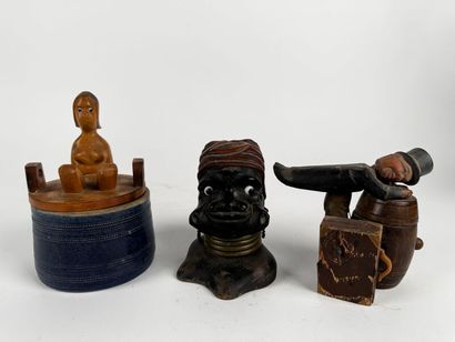 Lot de plusieurs pots à tabac en bois vers...