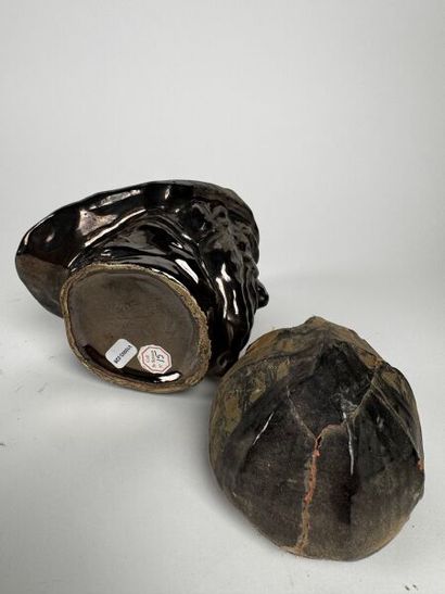 Tobacco jar
Anthracite-gray glazed earthenware...