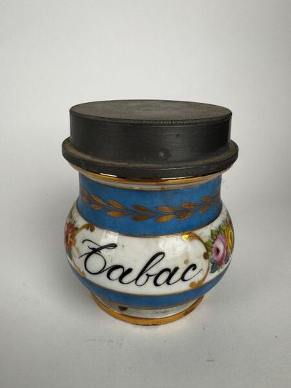 Pot à tabac ventru avec couvercle interne...