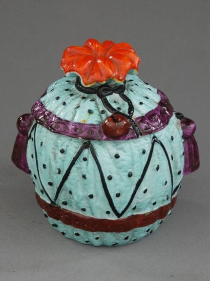 Pot à tabac
Porcelaine émaillée, vers 1840-1850
Pot...