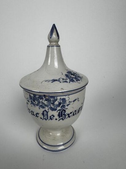 Lot de pots à tabac
Porcelaine vers 1970
Imitation...